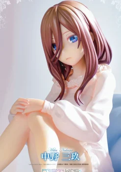 Die Quintessential Quintuplets - Miku Nakano Figur im Maßstab 1:7 (Lounging on the Sofa Ver.)