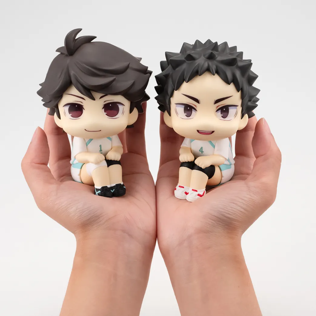 Haikyu!! - Toru Oikawa & Hajime Iwaizumi Look Up Figurenset (Uniformversion) (mit Geschenk)